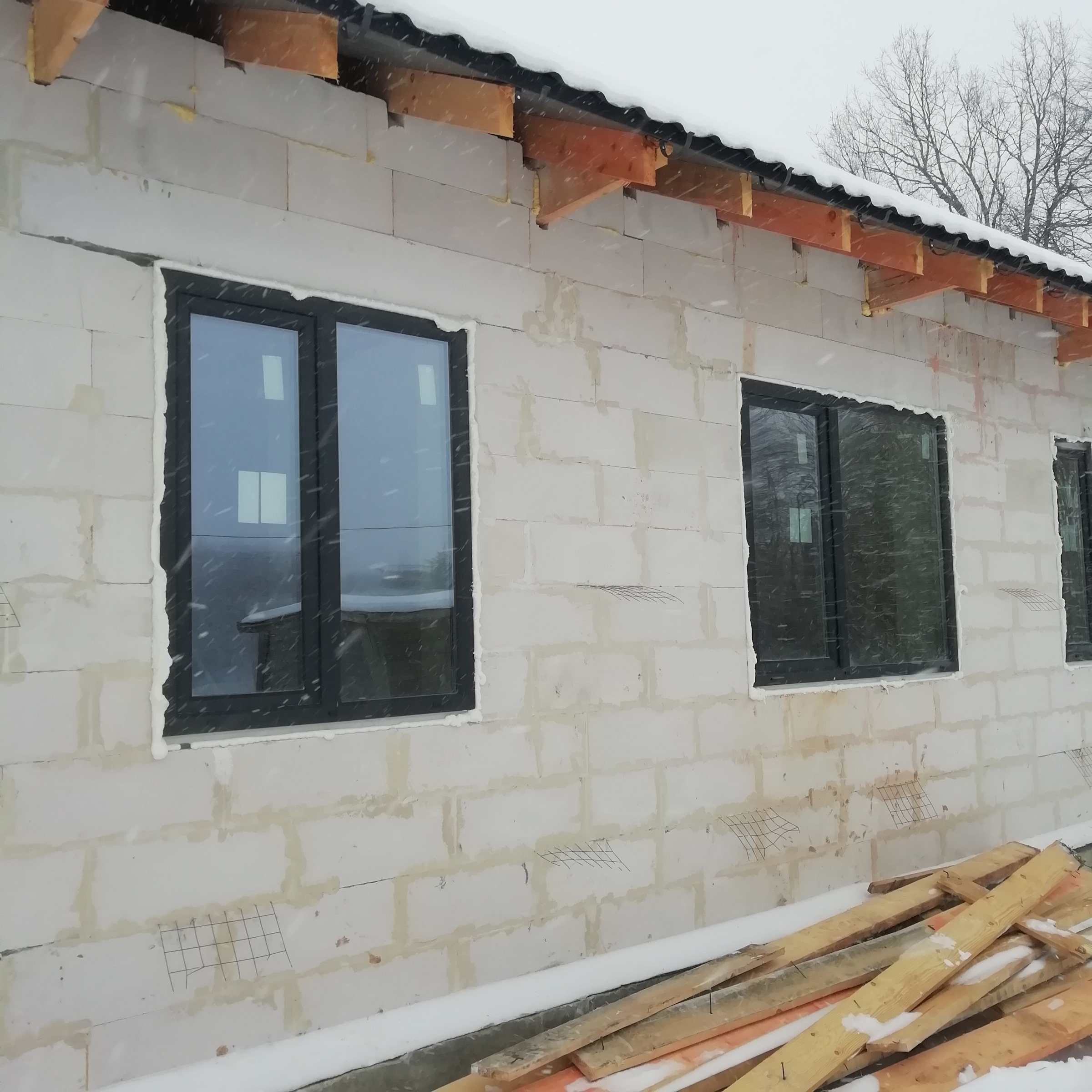 Одноэтажный дом из газобетона с облицовкой кирпичом 10х11, 96 м2.: Построенный объект